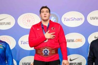 Cemal Yusuf Bakir, U17 Dünya Güres Sampiyonasi'nda Altin Madalya Kazandi