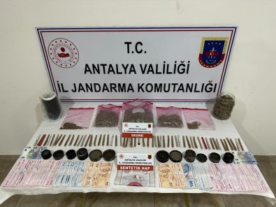 Jandarma Ekipleri Uyusturucu Saticisini Kiskivrak Yakaladi