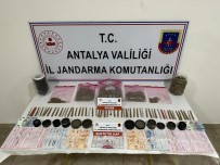 Jandarma Ekipleri Uyusturucu Saticisini Kiskivrak Yakaladi