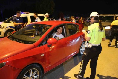 Konya'da Sok Uygulama Açiklamasi 180 Polis Ile 800 Kisi Kontrol Edildi