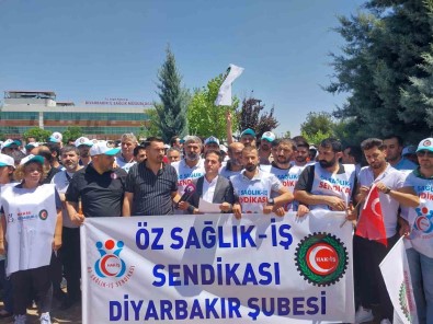 Öz Saglik Is Sendikasi Diyarbakir Sube Baskani Aküzüm, Saglikçilara Biçakli Saldiriyi Kinadi