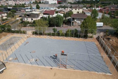 Yeni Hali Sahalarin Insaati Devam Ediyor