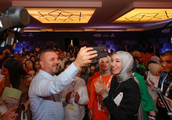 Bakanlar, Sincan'da üniversite adaylarına tercih desteği verdi