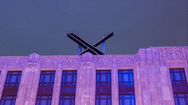 Twitter genel merkezinin tepesindeki dev 'X' şikayetlerin ardından kaldırıldı