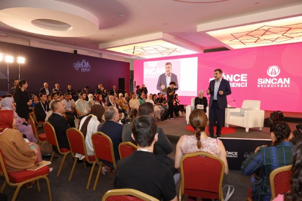 Bakanlar, Sincan'da üniversite adaylarına tercih desteği verdi