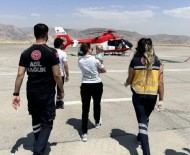 Ambulans Helikopter Bogazina Çengelli Igne Kaçan Bebek Için Havalandi