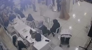 Depreme Nisan Töreninde Yakalan Vatandaslarin Panik Anlari Kamerada