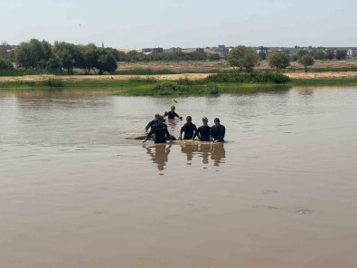 Dicle Nehri'nde Kaybolan Sahsin Cesedi 35 Saat Sonra Bulundu