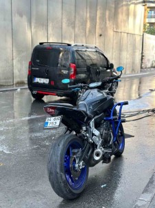 Esenler'de 500 Bin Liralik Motosikleti Çalan Hirsizlar Kamerada