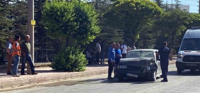 Konya'da 2 Otomobil Çarpisti Açiklamasi 2 Yarali