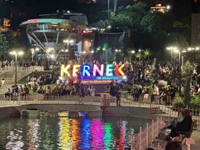 Malatya'da Deprem Sonrasi Büyük Korku Yasayan Vatandaslar Parklara Akin Etti