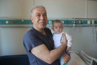 Bogazina Çengelli Igne Kaçan Bebek Sanliurfa'da Sagligina Kavustu