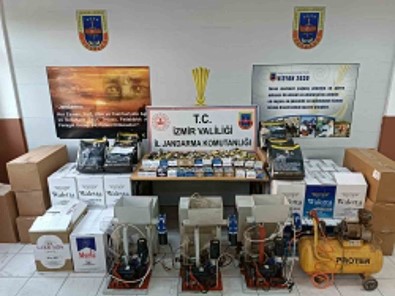 Izmir'de 180 Bin Adet Bos Makaron Ele Geçirildi