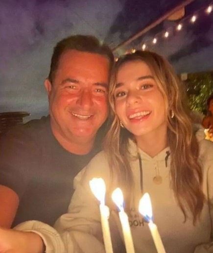 Kızının yeni yaşını kutladı