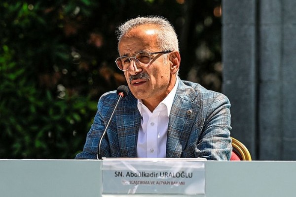 Bakan Uraloğlu 'Süper Hızlı Tren' projesini duyurdu: Ankara-İstanbul arası 80 dakikaya inecek