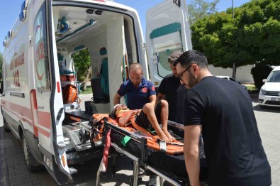 Adiyaman'da Traktör Devrildi Açiklamasi 8 Yarali