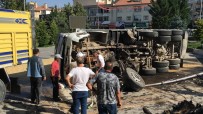 Kayseri'de Faciadan Dönüldü Açiklamasi Freni Paylayan Kamyon Ilçe Meydanina Uçtu