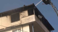 Pendik'te Binanin Çati Kati Alev Alev Yandi