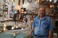 Elektrik Ustasi Budadigi Elma Agaçlarindan Is Yerine Avize Yapti