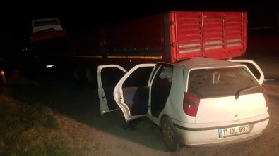 Otomobil, Park Halinde Tirin Dorsesine Arkadan Çarpti Açiklamasi 5 Yarali