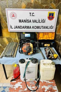 Kendilerini Istihbarat Elemani Olarak Tanitan Süpheliler Kaçak Kazi Yaparken Yakalandi
