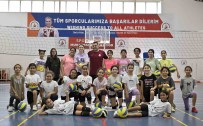 Sadece Voleybol Degil Rakibe Saygiyi Da Ögreniyorlar