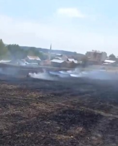 Tarlada Çikan Yanginda 500 Balya Alevlere Teslim Oldu