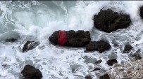 Sile'de Denize Düsen Yabanci Uyruklu Kadin Hayatini Kaybetti