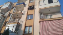 Izmir'de Apartman Dairesinde Yangin