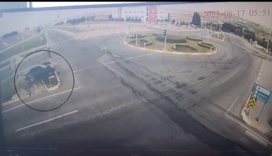 Baba Ve Oglunu Ayiran Feci Kaza Güvenlik Kamerasina Böyle Yansidi