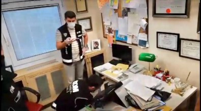 Hastalarindan Biçak Parasi Isteyen Doktorla Ilgili Yeni Görüntülere Ulasildi