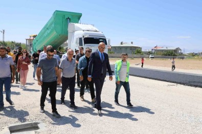 Ipekyolu'nda Bu Yil 75 Bin Ton Asfalt Serimi Gerçeklestirdi