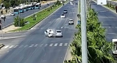 Kahramanmaras'ta Iki Otomobil Çarpisti Açiklamasi 1'I Bebek 5 Yarali