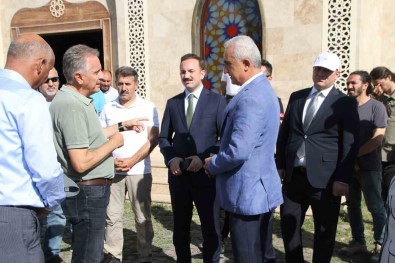 Mus Valisi Çakir Malazgirt'te