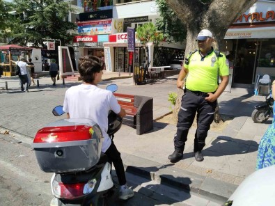 Bagdat Caddesi'nde Kurallara Uymayan Elektrikli Scooter Sürücülerine Ceza