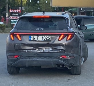 Bursa'da 2 Otomobil Çarpisti; 5 Yarali