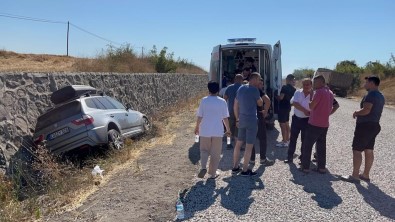 Çanakkale'de Cip Kamyon Dorsesine Çarpti Açiklamasi 5 Yarali