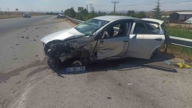 Çorum'da Otomobil Ile Cip Kavsakta Çarpisti Açiklamasi 4 Yarali