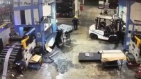 Forkliftin Geri Manevrasiyla Sikisan Isçi Hayatini Kaybetti