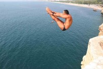 Antalya'nin Falezlerinde Yüksekten Uçurum Dalisi Nefes Kesti
