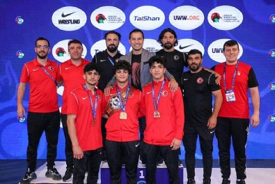 Bakan Osman Aşkın Bak'tan milli güreşçiler için tebrik mesajı