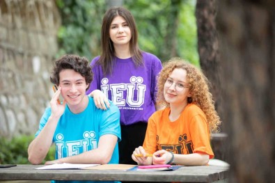 Gençlerin Tercihi 'Izmir Ekonomi' Oldu