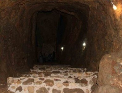 Kazı çalışmaları sırasında tesadüfen bulundu: Gizli geçidin nereye çıktığını görünce şaşkına döndüler