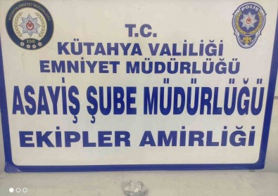 Kütahya'da Bir Kisinin Üzerinde Uyusturucu Ele Geçirildi