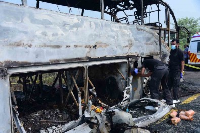 Pakistan'da Kaza Yapan Otobüs Yandi Açiklamasi 20 Ölü, 15 Yarali