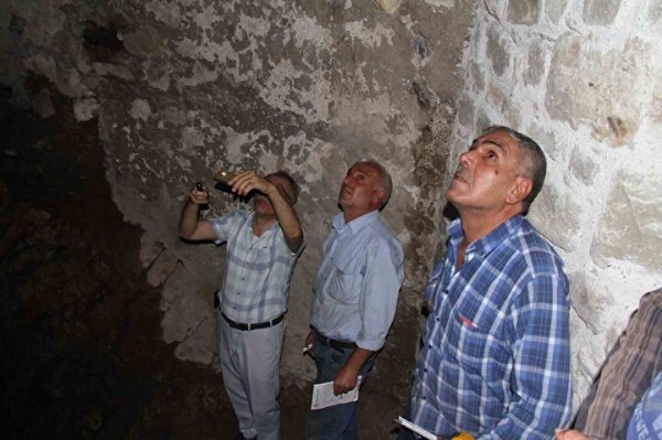 Kazı çalışmaları sırasında tesadüfen bulundu: Gizli geçidin nereye çıktığını görünce şaşkına döndüler