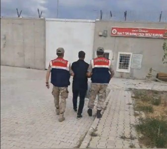 Bakan Yerlikaya Açiklamasi 'Van'da Firari 59 Göçmen Kaçakçiligi Organizatörü Yakalandi'