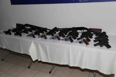 Mersin'de Son 3 Ayda 627 Tabanca Ele Geçirildi