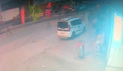 Istanbul'da Göçmen Dolu Minibüse Operasyon Kamerada Açiklamasi 35 Göçmen Ve Organizatörler Yakalandi