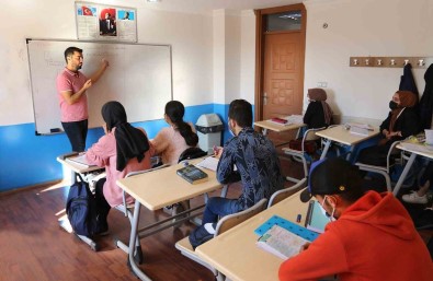 Van Büyüksehir Belediyesi 503 Ögrenciyi Üniversiteli Yapti